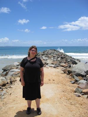 Nathalie op het strand van Noosa