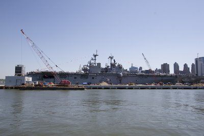 Marineschip tijdens Fleetweek in NY