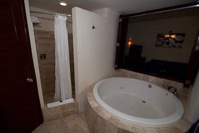 Jacuzzi in Sandos Caracol Beach Resort