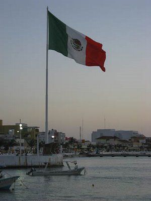 Vlag van Mexico in haven Cozumel