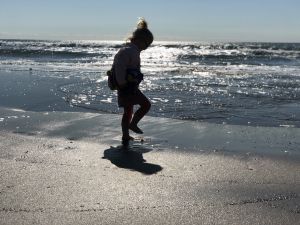 Fabiënne speelt op Santa Monica beach