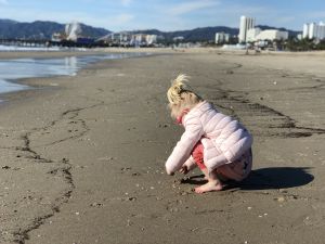 Fabiënne speelt op Santa Monica beach