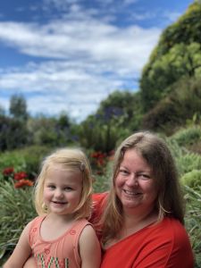 Angelica en Fabienne in tuin Larnach Castle