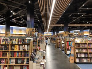 Enorme boekenwinkel Kinokinuya Dubai Mall