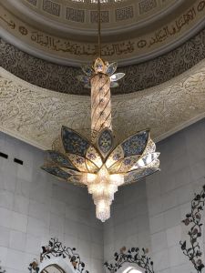 Mooie kroonluchter in Grand Mosque